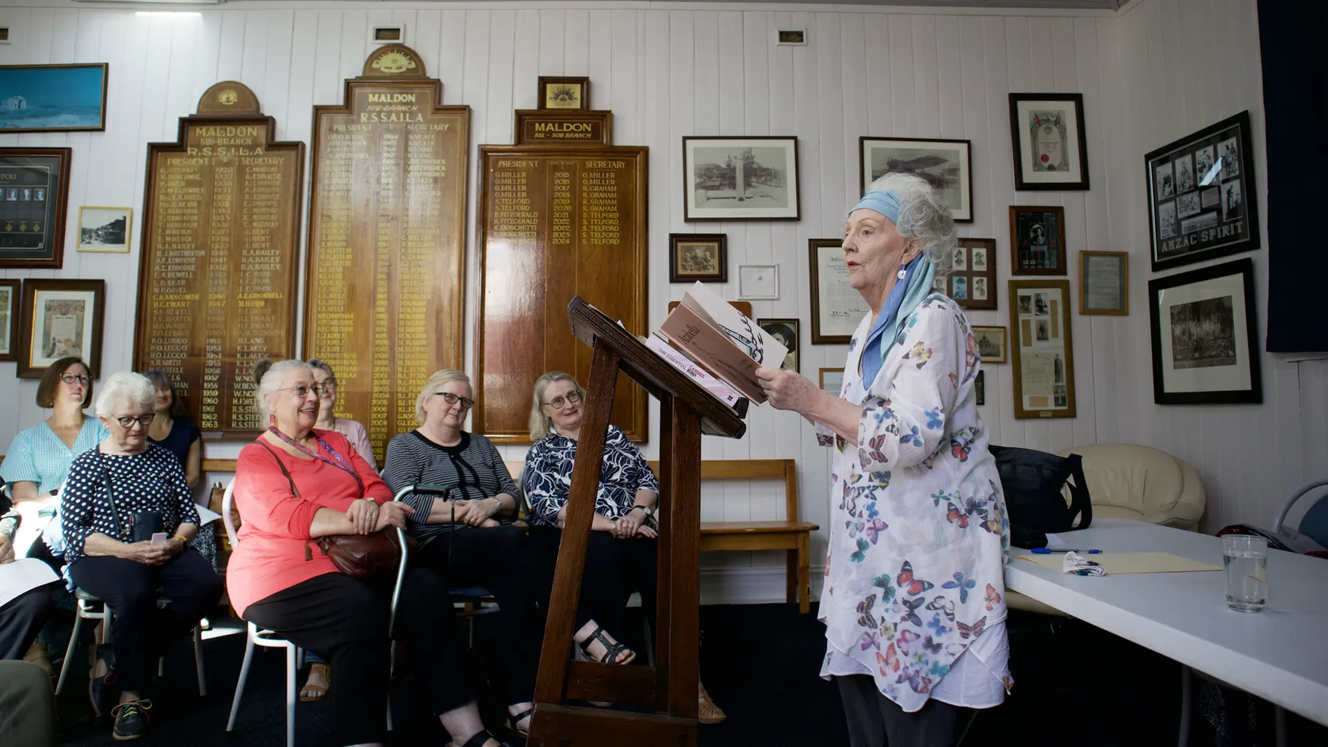 Carmel Bird reading to an appreciative audience in Maldon.